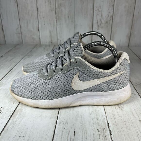Nike Tanjun Womens 8 - Picture 2 of 9
